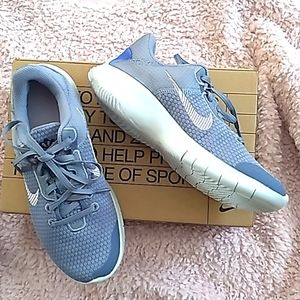 NWT Women's Nike blue grey Flex Experience shoes size 6